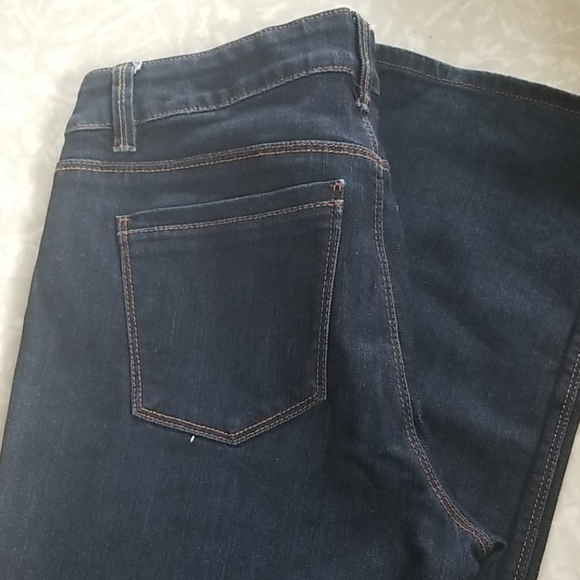 Women Jean's dark wash size 4R - Picture 4 of 7